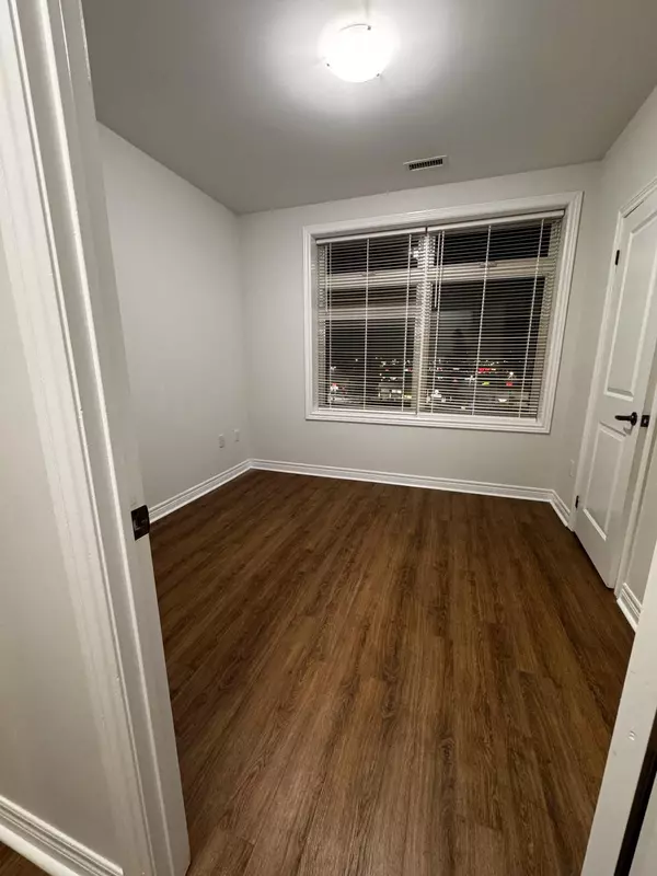 Markham, ON L3S 0E1,39 New Delhi DR E #520