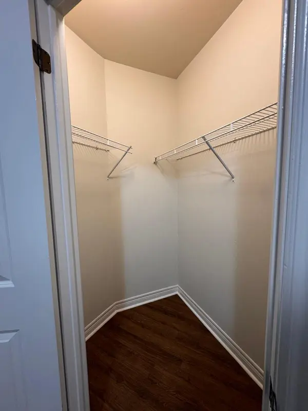 Markham, ON L3S 0E1,39 New Delhi DR E #520