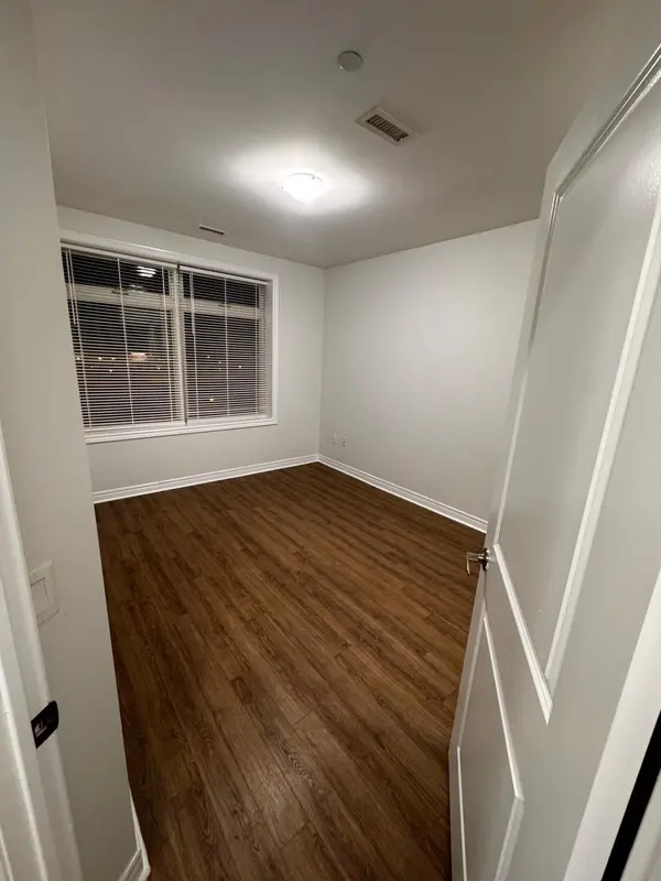 Markham, ON L3S 0E1,39 New Delhi DR E #520