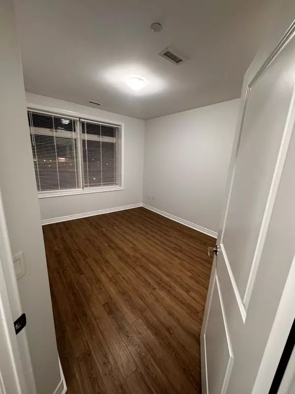 Markham, ON L3S 0E1,39 New Delhi DR E #520