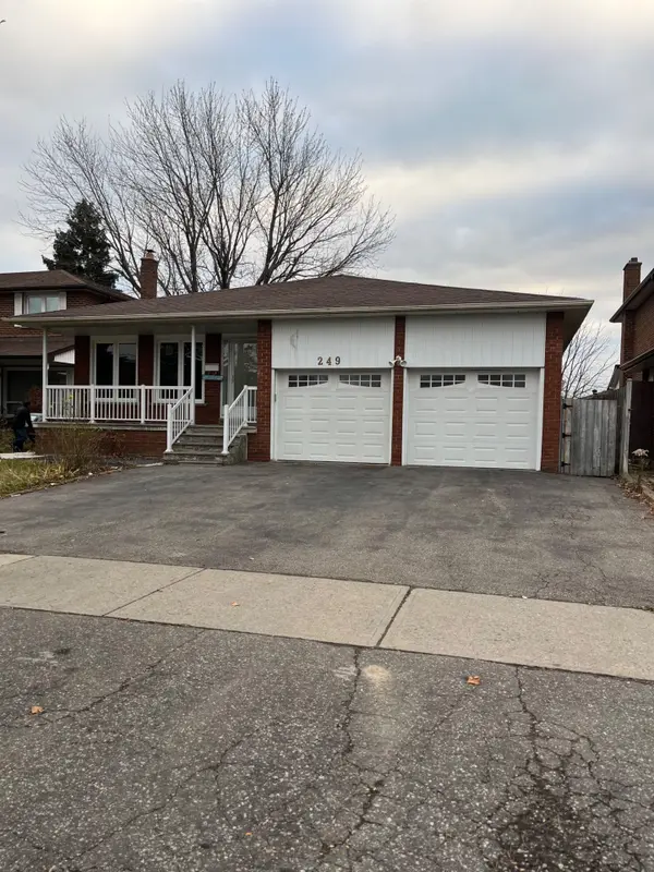 249 Centre ST N, Brampton, ON L6V 2R3