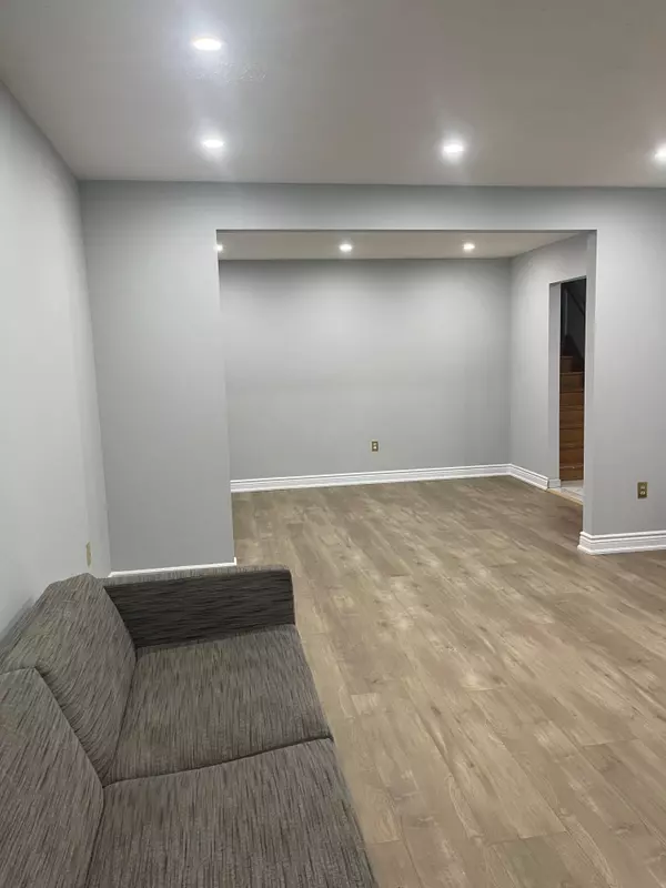 Brampton, ON L6V 2R3,249 Centre ST N