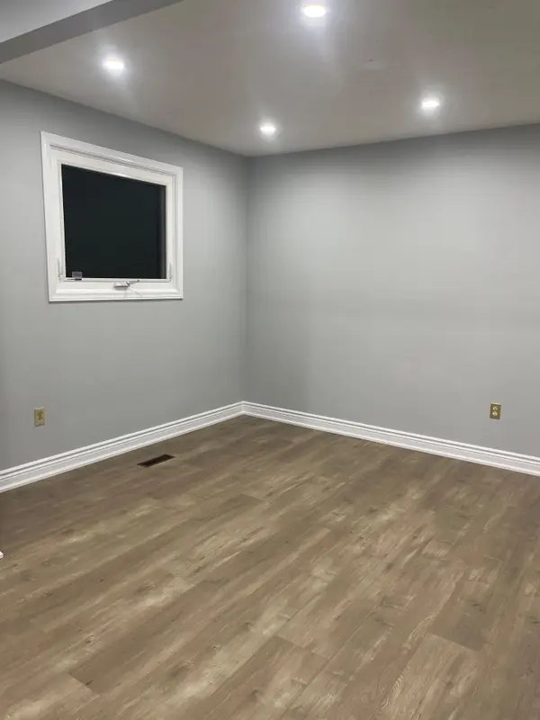 Brampton, ON L6V 2R3,249 Centre ST N