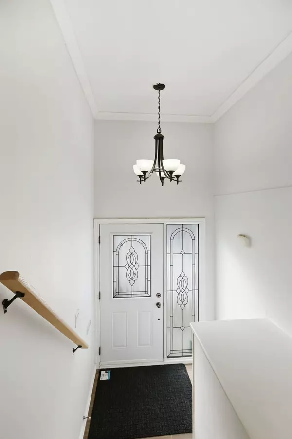 Mississauga, ON L5C 1Z7,3684 Ellengale DR