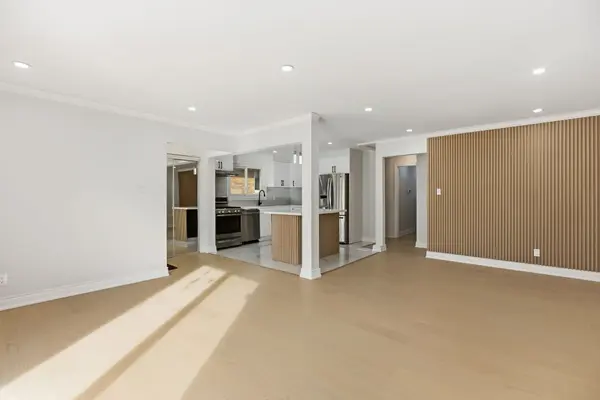 Mississauga, ON L5C 1Z7,3684 Ellengale DR