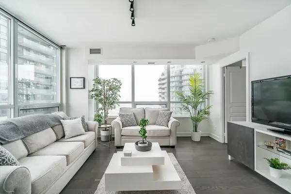 Toronto W06, ON M8V 0B2,2230 Lakeshore BLVD W #1802