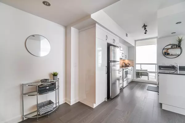 Toronto W06, ON M8V 0B2,2230 Lakeshore BLVD W #1802