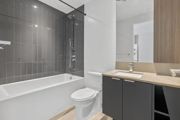 Mississauga, ON L5B 0M4,3883 Quartz RD #3413