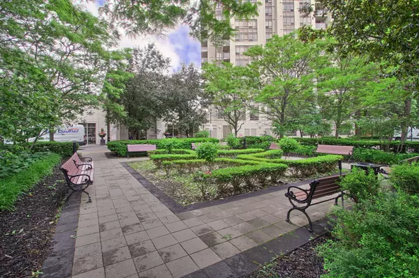 Toronto W10, ON M9W 7J4,700 Humberwood BLVD #PH31