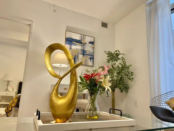 Toronto W04, ON M6A 0B7,36 VIA BAGNATO ST #241