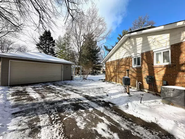 Mississauga, ON L5J 2T5,772 Wylan CT