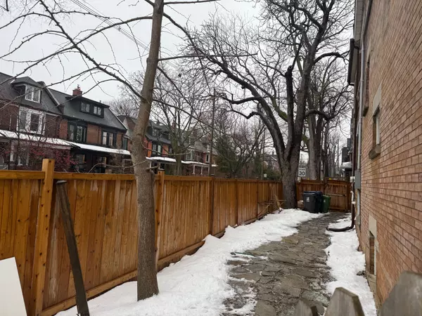 Toronto W01, ON M6R 1G8,54 Galley AVE #Upper