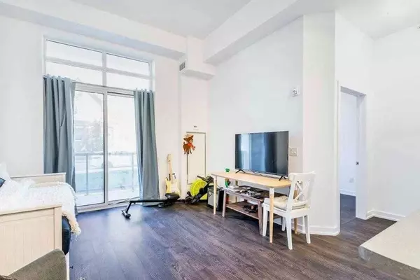 Hamilton, ON L8P 0C2,81 Robinson ST #104