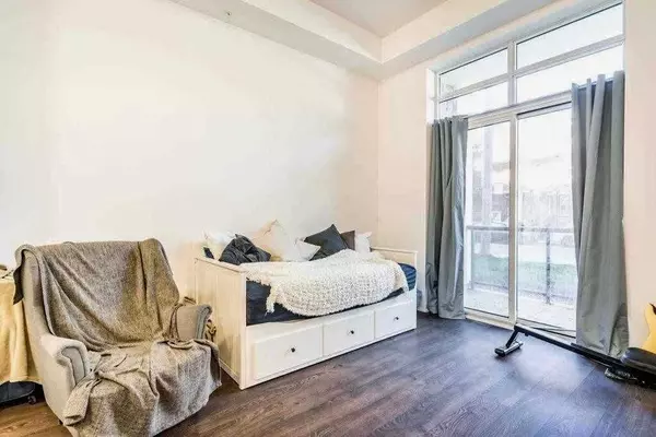 Hamilton, ON L8P 0C2,81 Robinson ST #104