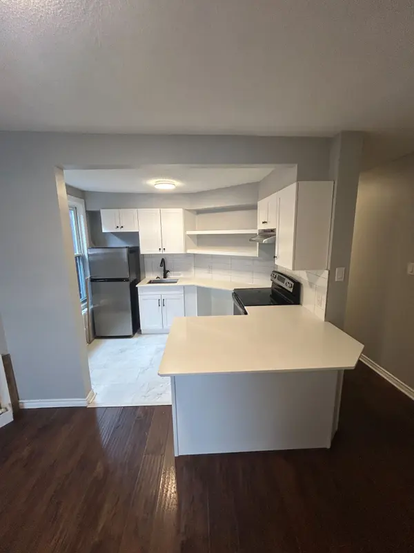 West Centre Town, ON K1R 6R6,883 Somerset ST W #3