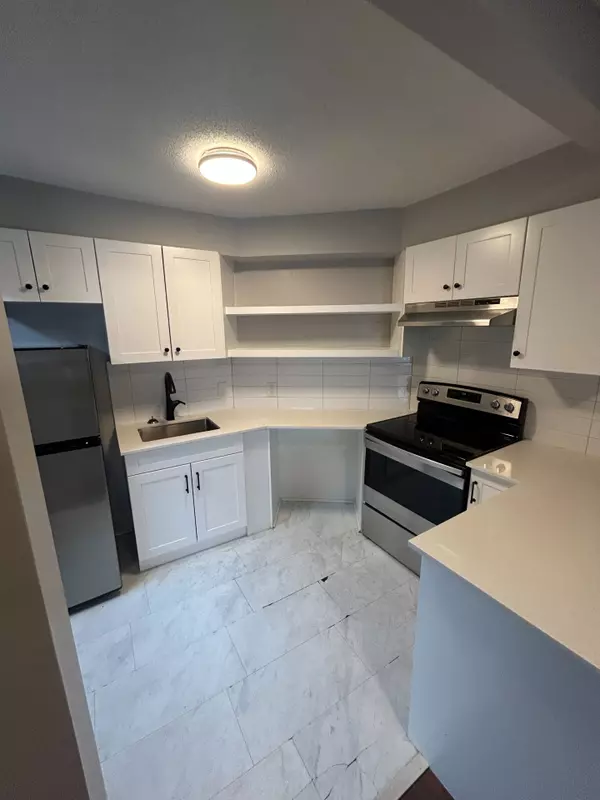 West Centre Town, ON K1R 6R6,883 Somerset ST W #3