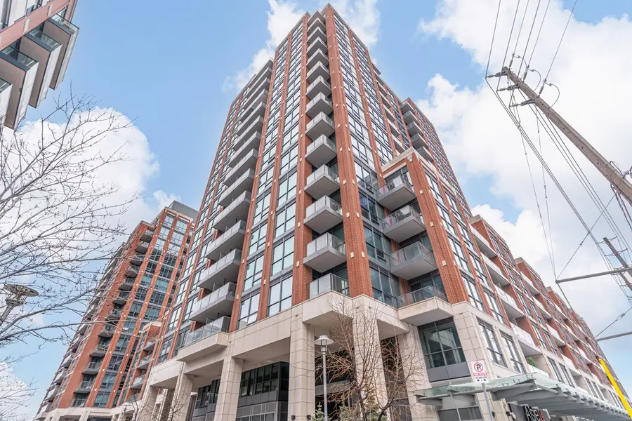 31 Tippett RD #432, Toronto C06, ON M3H 0C8