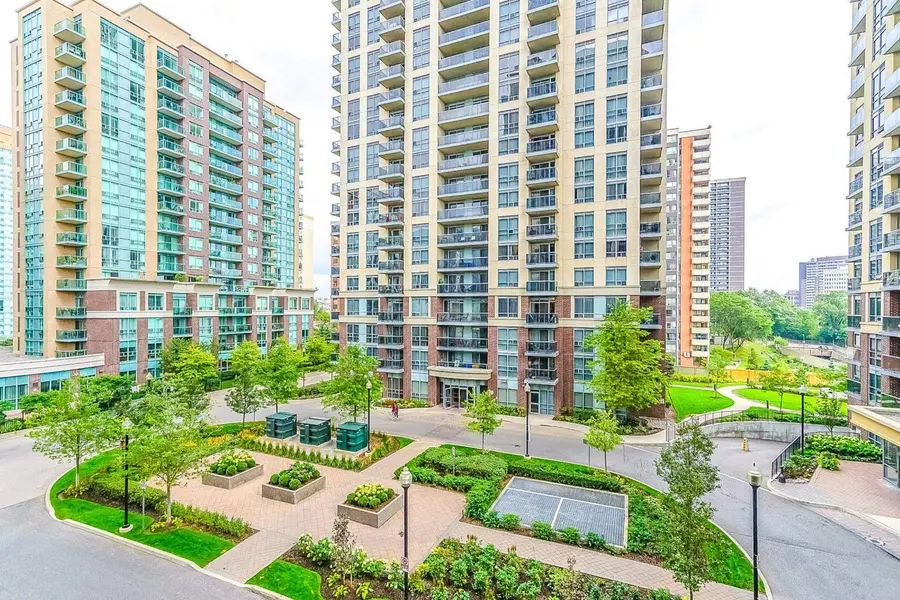 1 Michael Power PL #1707, Toronto W08, ON M9A 0A1