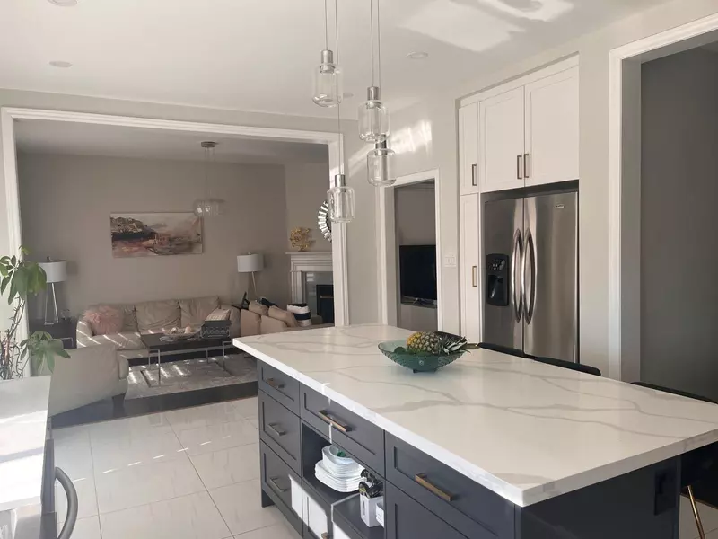 6984 Amour TER N, Mississauga, ON L5W 1G5