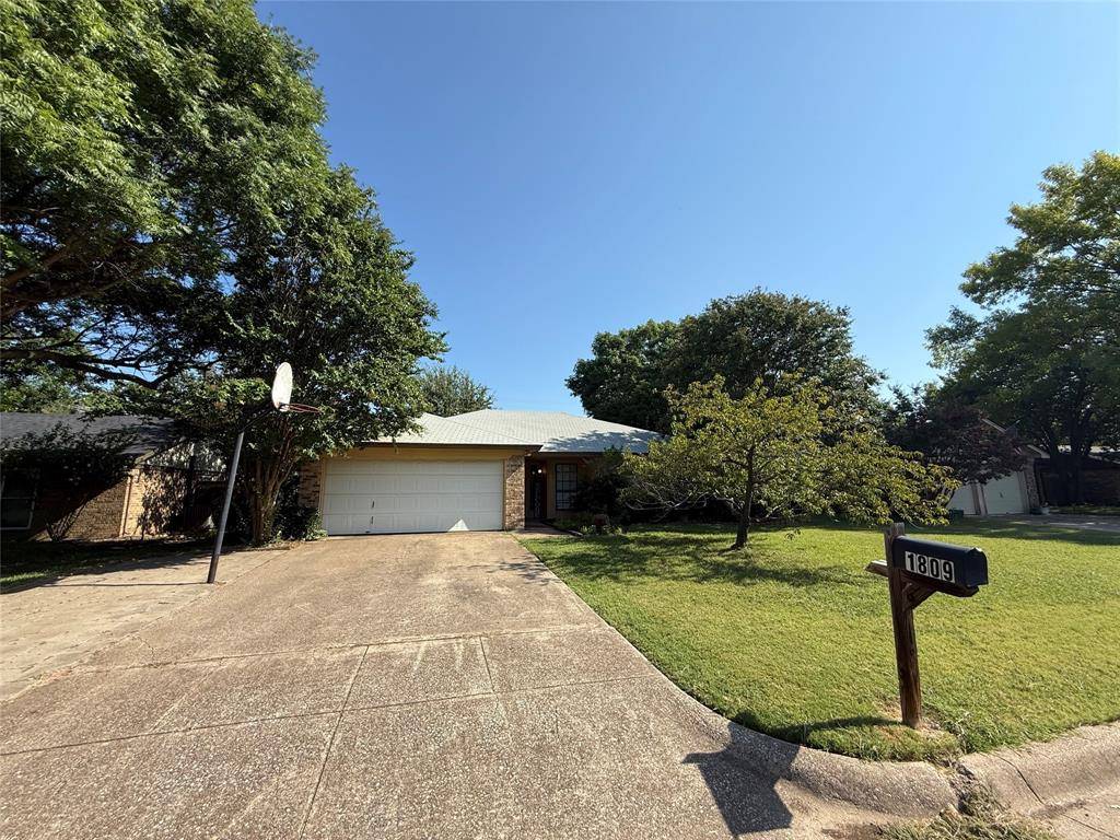 1809 Prince Drive, Benbrook, TX 76126