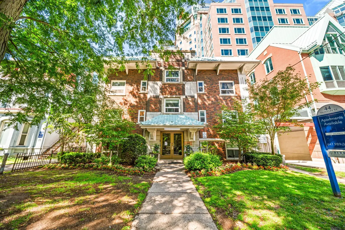 Toronto C08, ON M4Y 2L1,44 Huntley ST #104