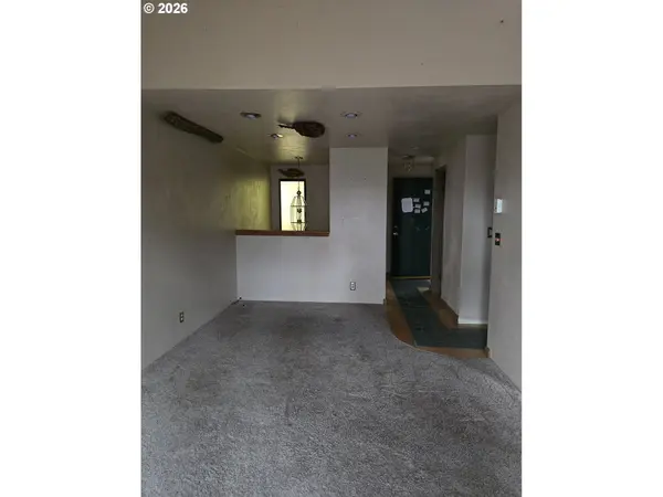 Eugene, OR 97405,152 TREEHILL LOOP