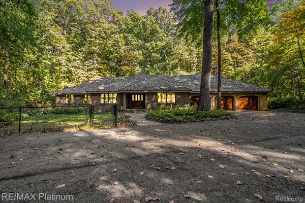 4352 Fenton Road, Hartland, MI 48353