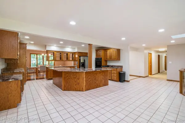 4352 Fenton Road, Hartland Township, MI 48353