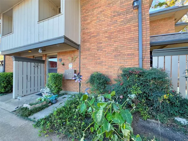 Farmers Branch, TX 75234,2814 Lineville Drive #102