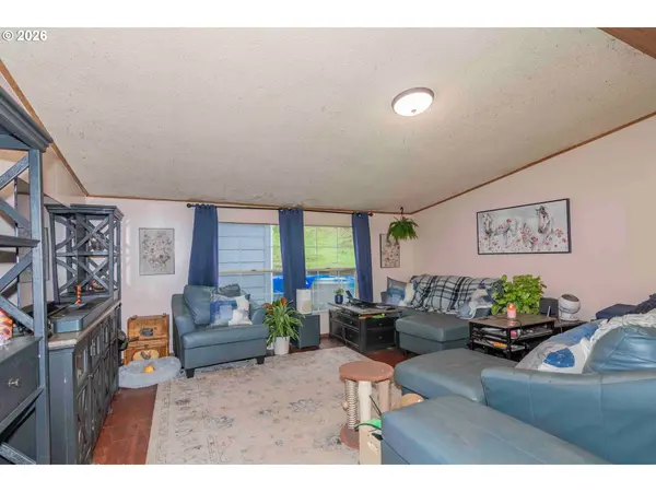 Myrtle Creek, OR 97457,424 AKER DR