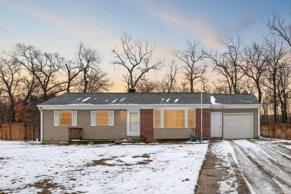 1950 Garret DR NE, Grand Rapids, MI 49525