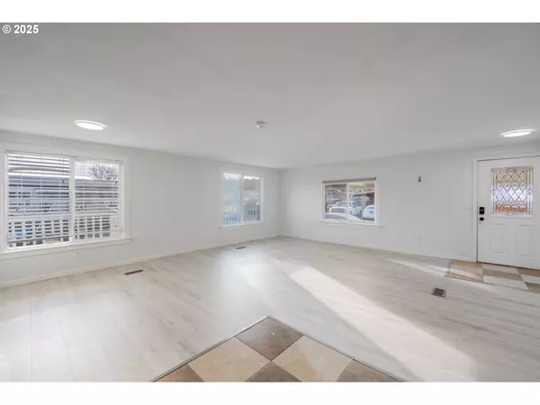 Hubbard, OR 97032,3289 ASH ST #61