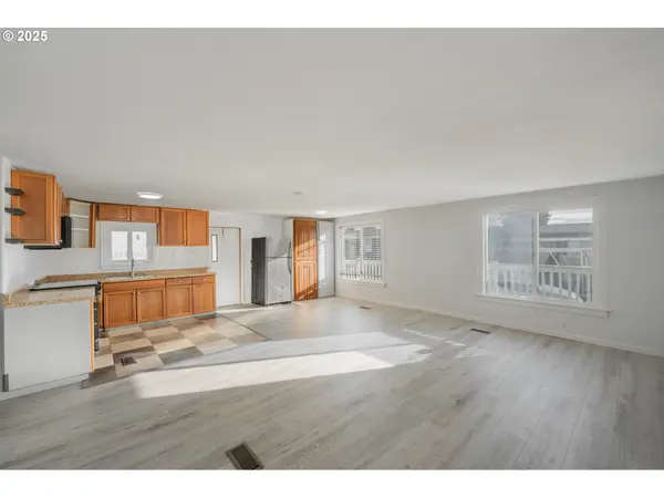 Hubbard, OR 97032,3289 ASH ST #61