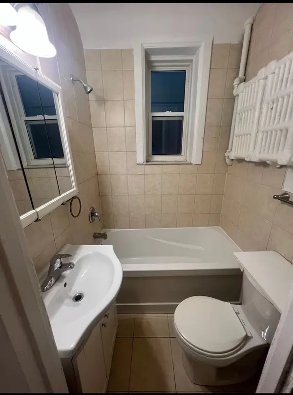 Toronto C08, ON M4Y 2L1,44 Huntley ST #104