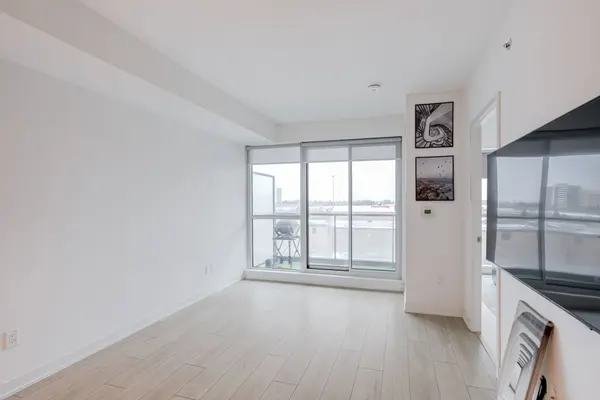 Toronto C06, ON M3H 0C8,31 Tippett RD #432