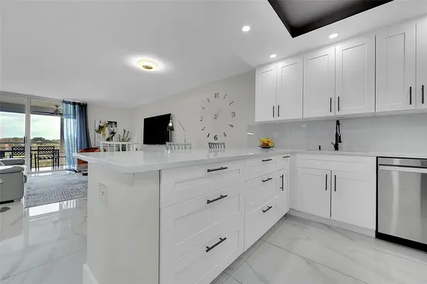 Pompano Beach, FL 33069,3980 Oaks Clubhouse Dr #505