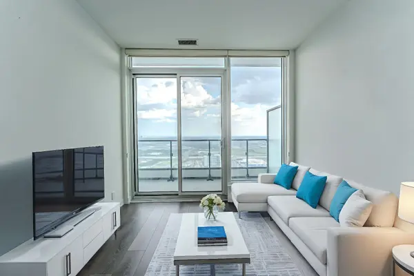 Vaughan, ON L4K 0J5,5 Buttermill AVE #PH05