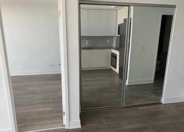 Oakville, ON L6H 3R6,297 Oak Walk DR #1006