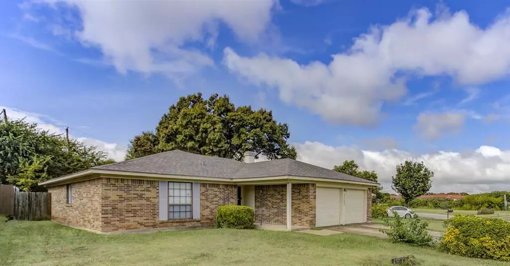 3753 Misty Meadow Drive, Fort Worth, TX 76133