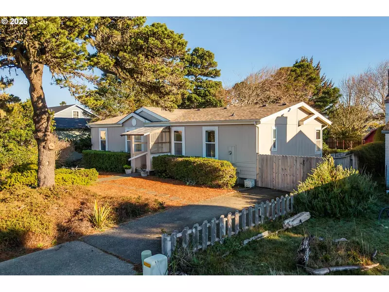 887 JACKSON AVE, Bandon, OR 97411