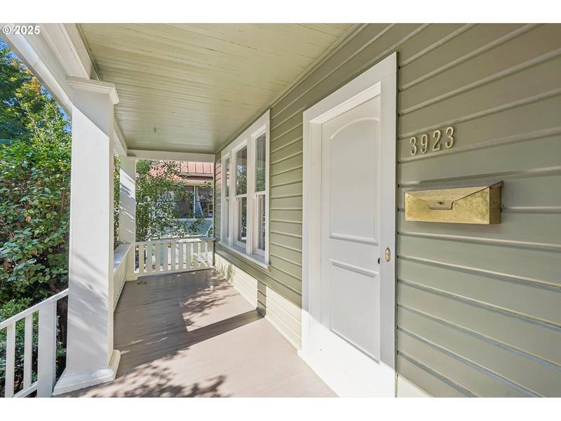 3923 SE MAIN ST, Portland, OR 97214