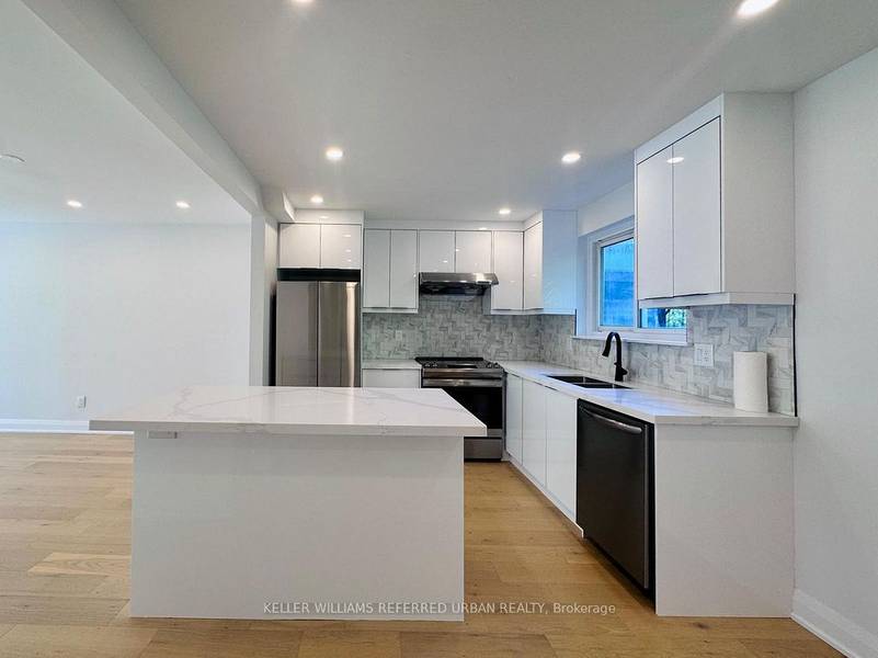 906 Marinet CRES #Main, Pickering, ON L1W 2M1