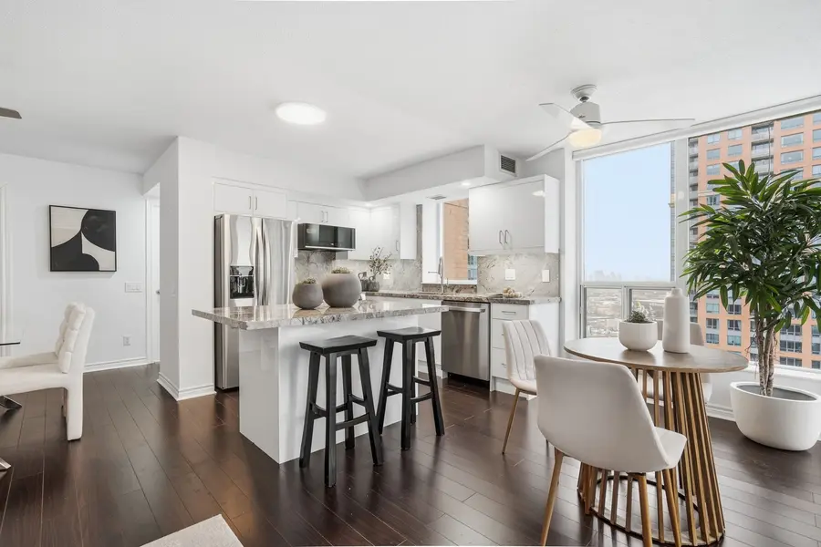 5229 Dundas ST W #1210, Toronto W08, ON M9B 6L9