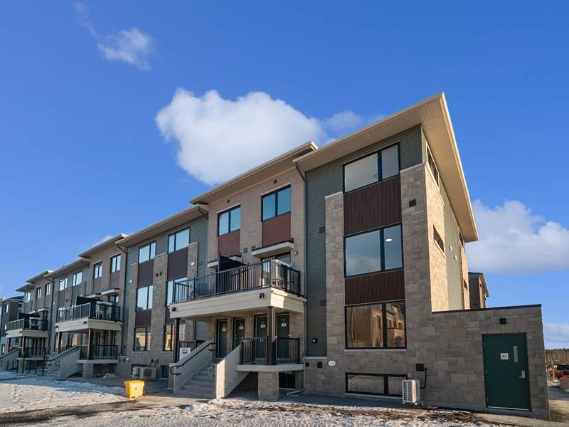 401 Glenroy Gilbert DR #18, Barrhaven, ON K2J 7N8