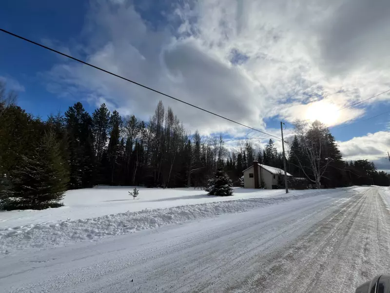 54 Burlanyett RD, Hastings Highlands, ON K0L 2R0