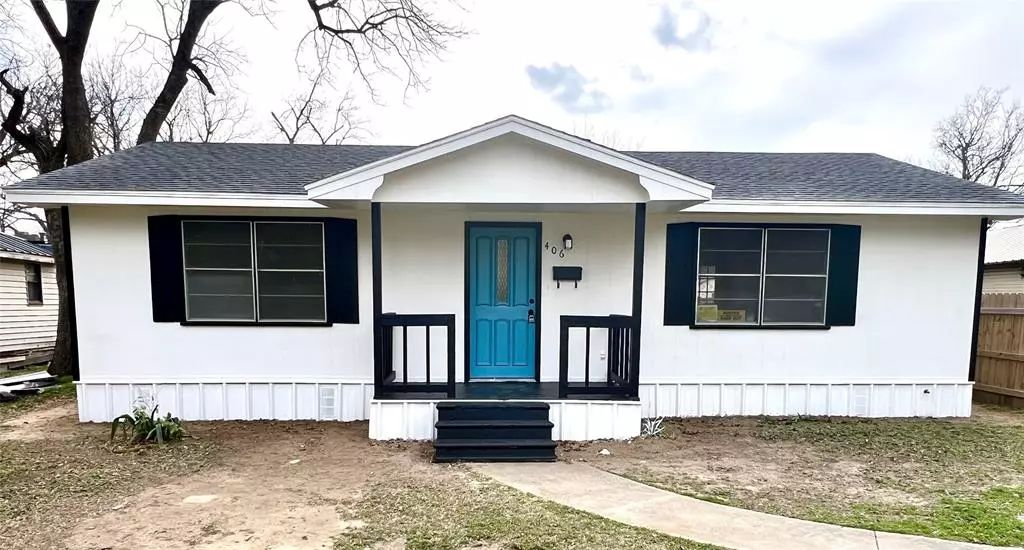 Groesbeck, TX 76642,406 E Brazos Street