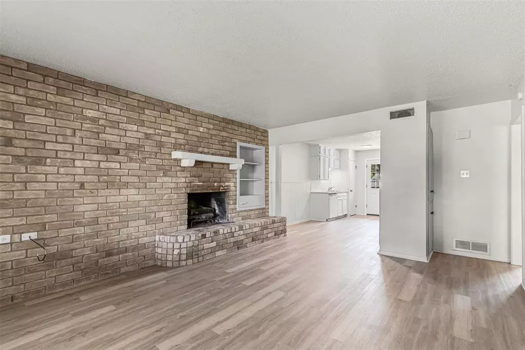 Granbury, TX 76049,2530 E US Highway 377 #20