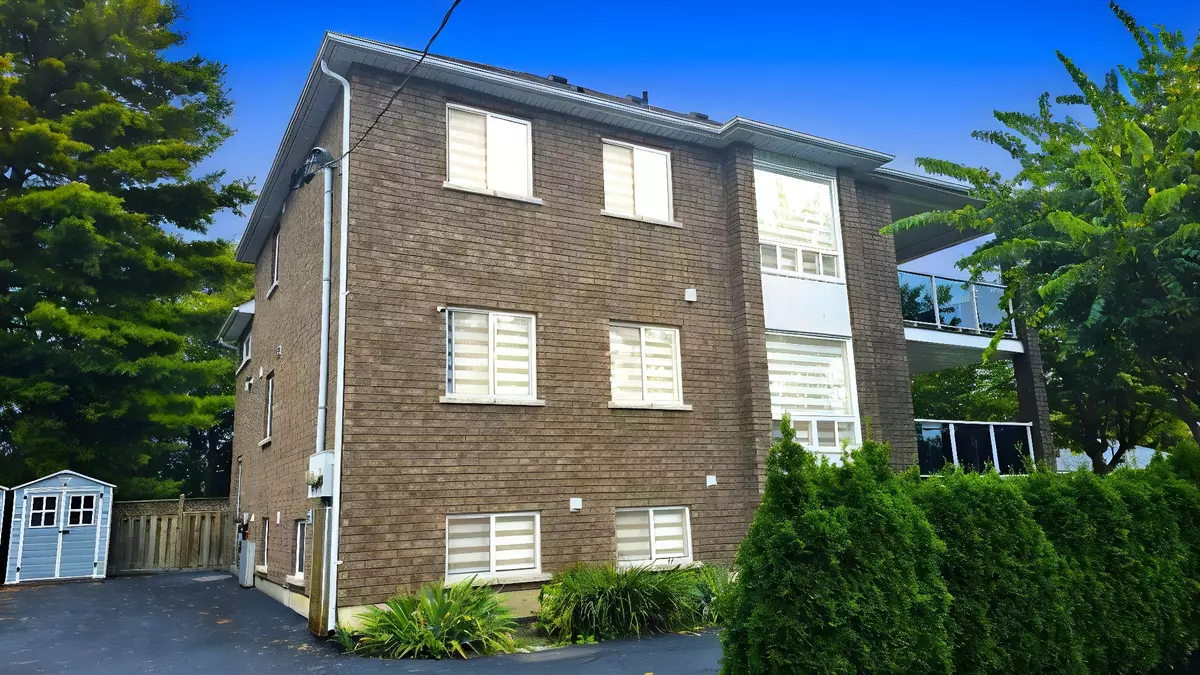 Oshawa, ON L1J 2B8,290 Elmgrove AVE #2