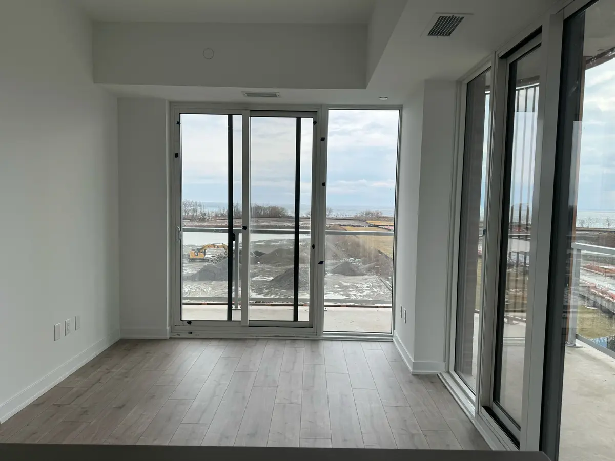 Mississauga, ON L5H 0A9,220 Missinnihe WAY #421