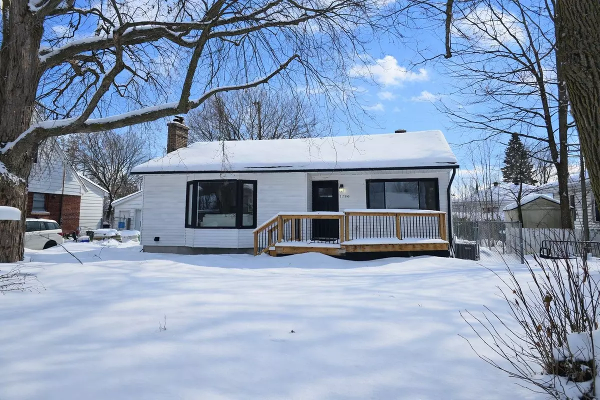 Elmvale Acres And Area, ON K1G 2C2,1796 Saunderson DR